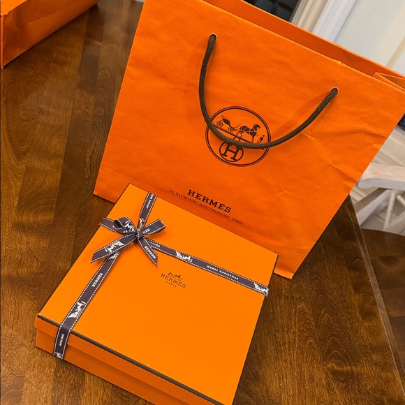 Hermès 8” Square Box & Bag - Picture 1 of 5